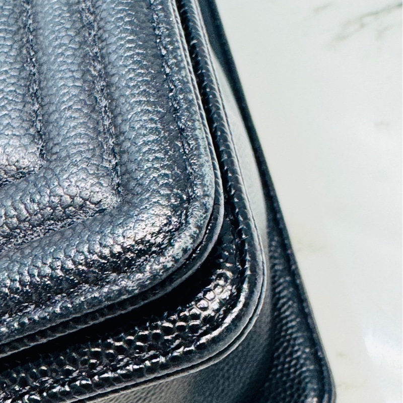 Boy Chanel 黑金 28cm 粒紋小牛皮-22