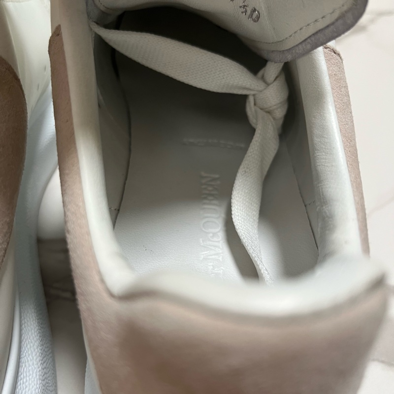 Alexander McQueen 麥坤經典白鞋 配淡粉色-3
