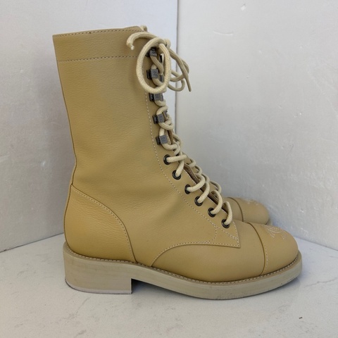 Chanel香奈兒馬丁靴、短靴 米黃色 尺碼：35.5碼 無附件