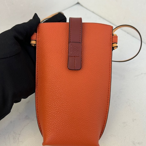 LOEWE羅意威單肩拼色手機包  8*17cm 無附件