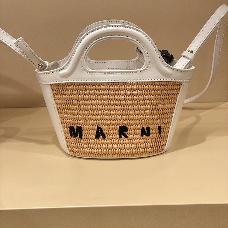 🎊新品特賣🎁Marni Micro Tropicalia 皮革和拉菲草編織包 白色/付長肩帶-1