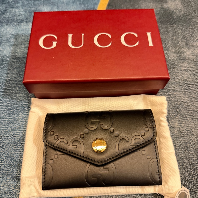 Gucci老花壓紋信封翻蓋單層卡包 黑色-1