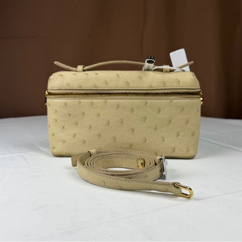 【全新 ✨ 全網最低價！】Loro piana 19  鴕鳥皮 米黃色 飯盒包 斜挎包（下單前先詢問庫存❗️）