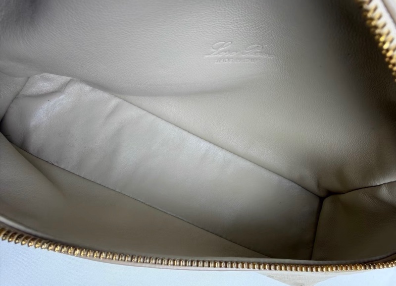 【全新 ✨ 全網最低價！】Loro piana 19  鴕鳥皮 米黃色 飯盒包 斜挎包（下單前先詢問庫存❗️）-7