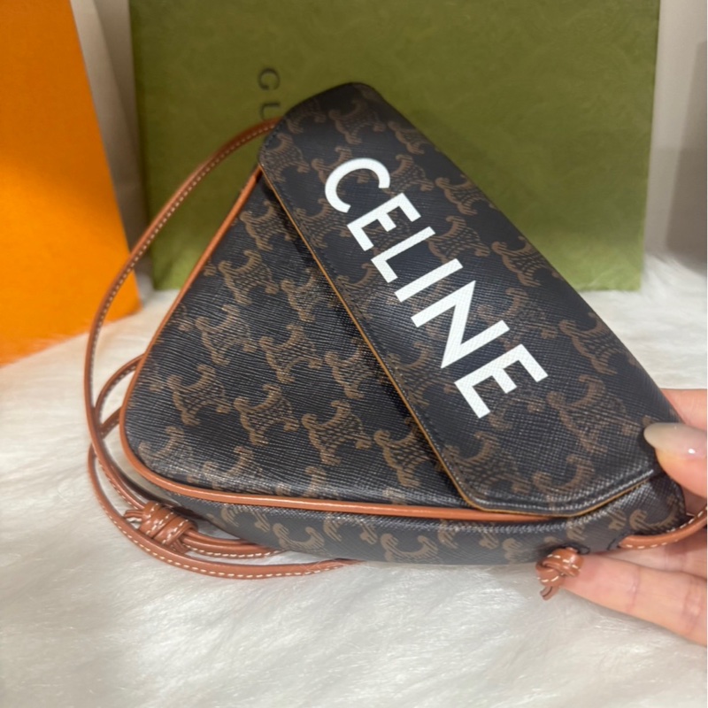 Celine 經典老花 三角包-4