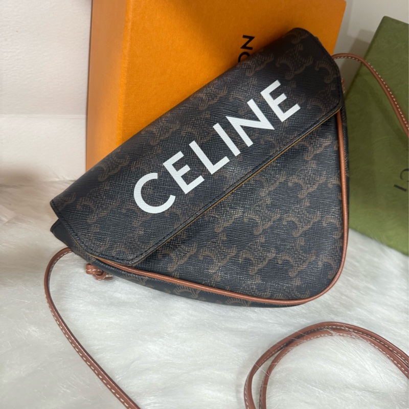 Celine 經典老花 三角包-6