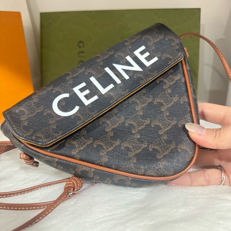 Celine 經典老花 三角包-14