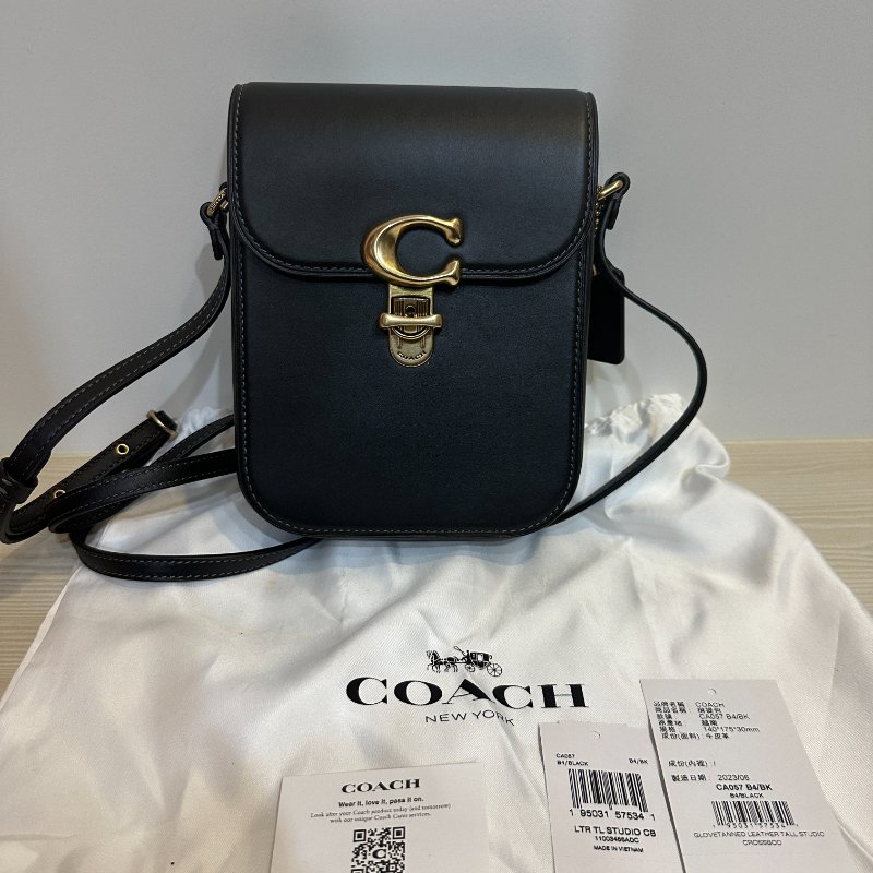 COACH 小方包|全新未使用|黑色經典款|金扣設計|附完整配件✨-4