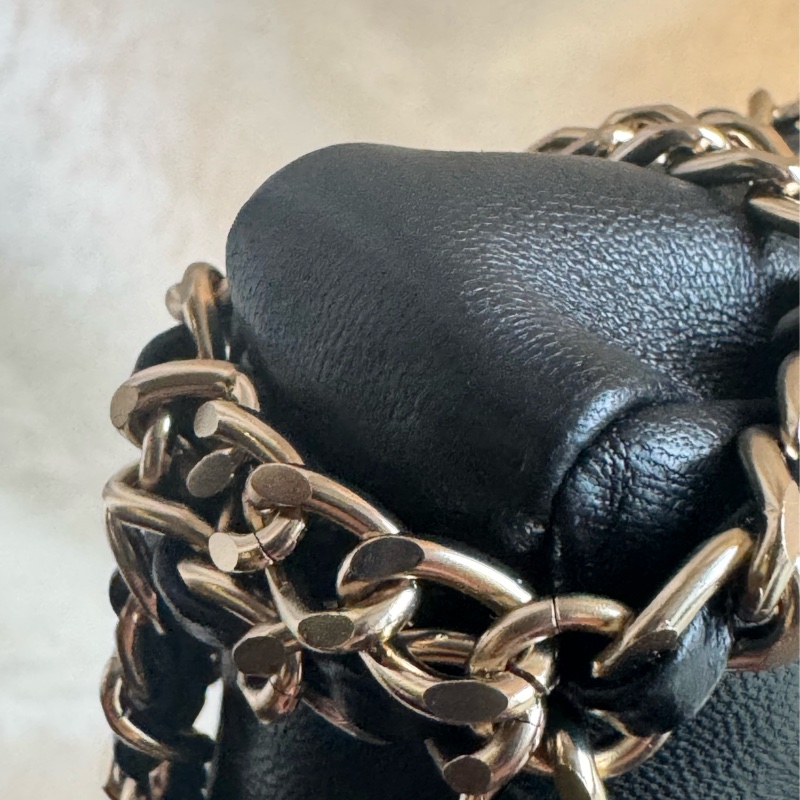 Chanel香奈兒 鳥籠系列橫版黑金 皮穿鏈網格鏈條包 ，黑金鍊條橫版單肩包。稀有限量秀款，可以斜挎-9