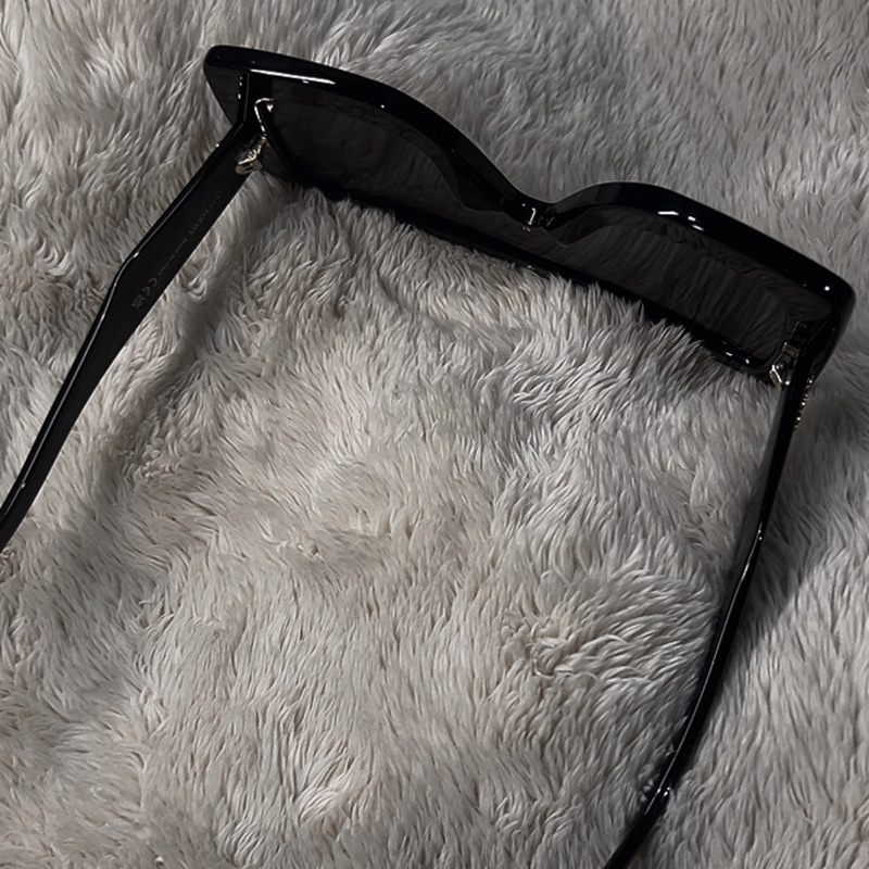 LOEWE 羅意威 Anagram 大框盾牌墨鏡 黑金款-4