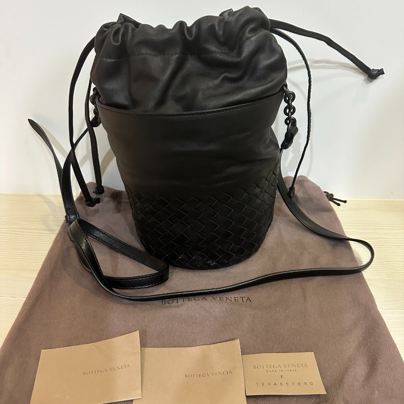 BOTTEGA VENETA 編織水桶包|全新未使用|黑色經典款|附完整配件✨-0