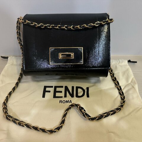 FENDI 鏈條斜背包｜黑色亮面皮革｜全新未使用｜附原廠防塵袋✨