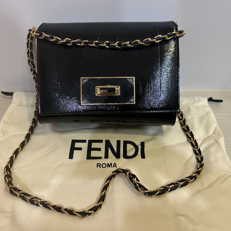 FENDI 鏈條斜背包｜黑色亮面皮革｜全新未使用｜附原廠防塵袋✨-0