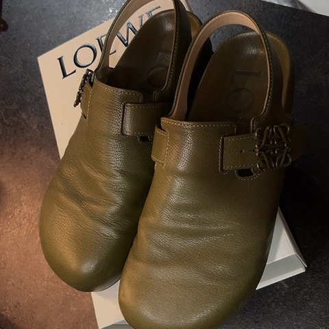 LOEWE Anagram Ease Mule 小牛皮穆勒鞋 橄欖綠 男44