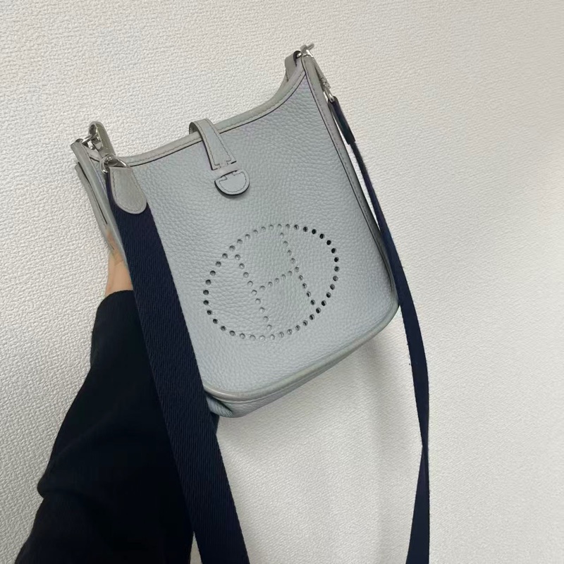「JL精品代購」愛馬仕聖杯藍tc皮Evelyne迷你-0