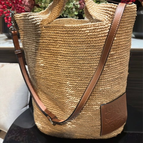 Loewe BOLSO SLIT 草編包