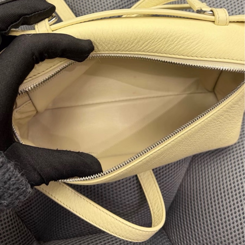 【97新 ✨ 全網最低價!】Loro Piana LP19飯盒包 淡黃色 手提包 單肩包 斜挎包(下單前先詢問庫存❗️)-8