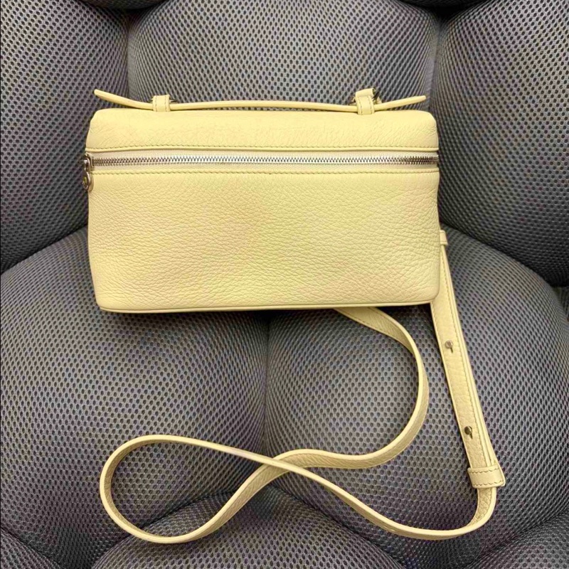 【97新 ✨ 全網最低價!】Loro Piana LP19飯盒包 淡黃色 手提包 單肩包 斜挎包(下單前先詢問庫存❗️)-1