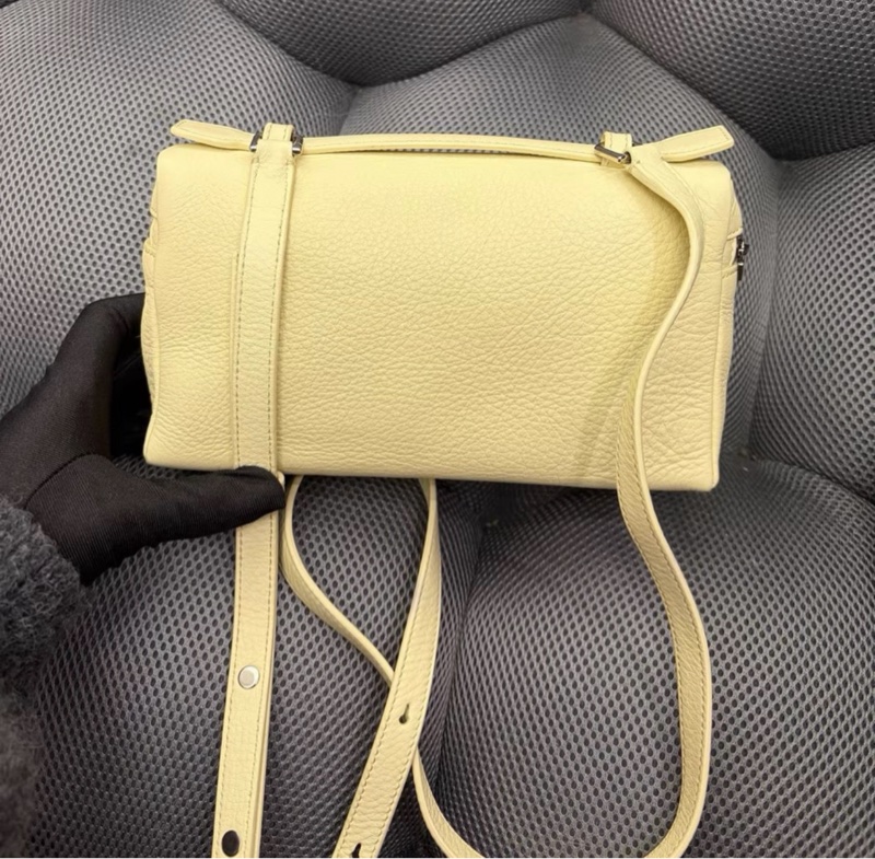 【97新 ✨ 全網最低價!】Loro Piana LP19飯盒包 淡黃色 手提包 單肩包 斜挎包(下單前先詢問庫存❗️)-2