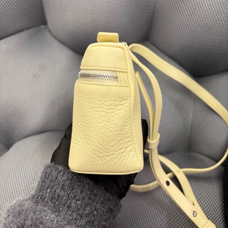 【97新 ✨ 全網最低價!】Loro Piana LP19飯盒包 淡黃色 手提包 單肩包 斜挎包(下單前先詢問庫存❗️)-3