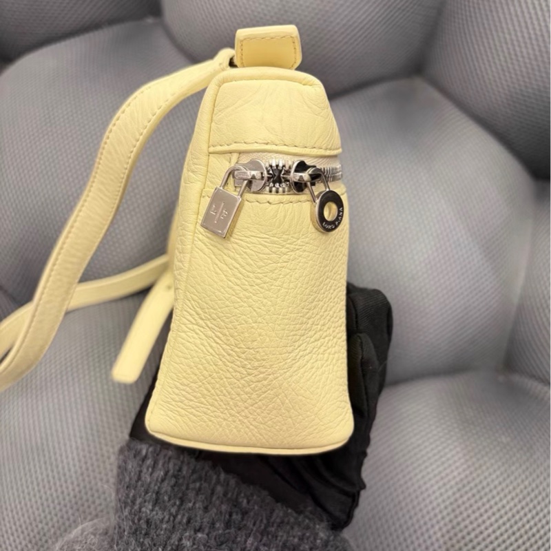 【97新 ✨ 全網最低價!】Loro Piana LP19飯盒包 淡黃色 手提包 單肩包 斜挎包(下單前先詢問庫存❗️)-4