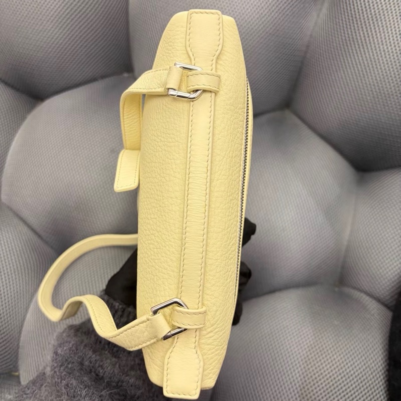 【97新 ✨ 全網最低價!】Loro Piana LP19飯盒包 淡黃色 手提包 單肩包 斜挎包(下單前先詢問庫存❗️)-5