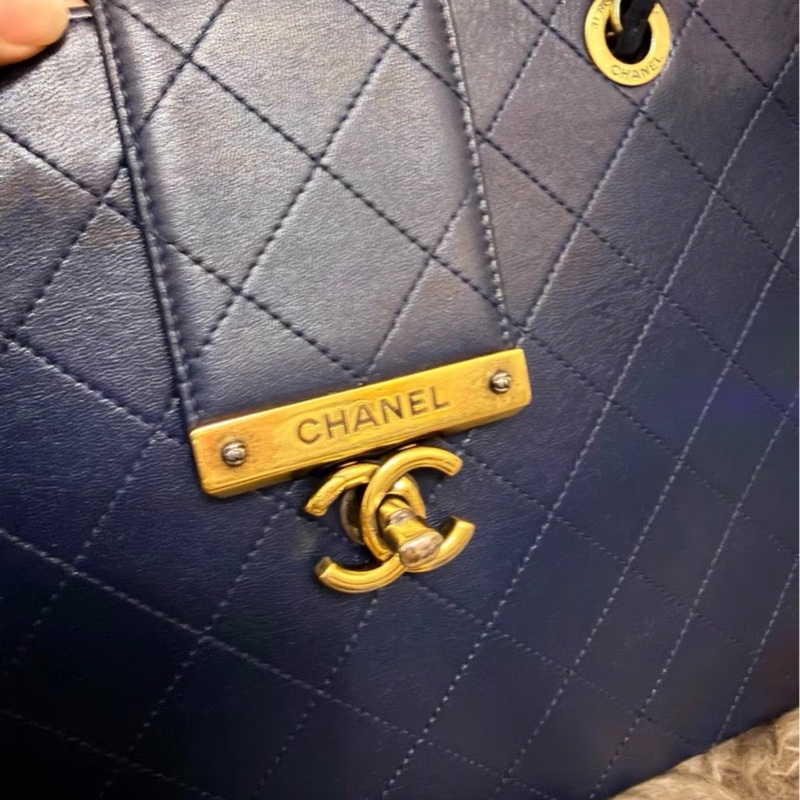 【97新 ✨ 全網最低價！】 中古 CHANEL香奈兒 深藍 金扣托特包 單肩腋下包（下單前先詢問庫存❗️）-3