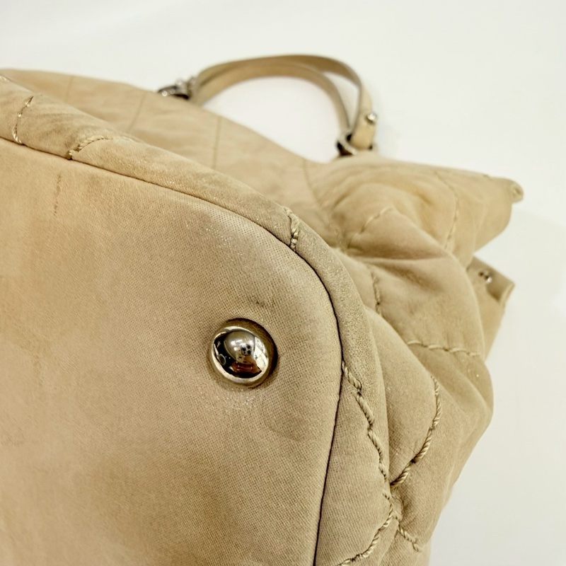 香奈兒CHANEL淺奶茶色鹿皮衍縫肩背/手提/斜背機場包 A67045-11