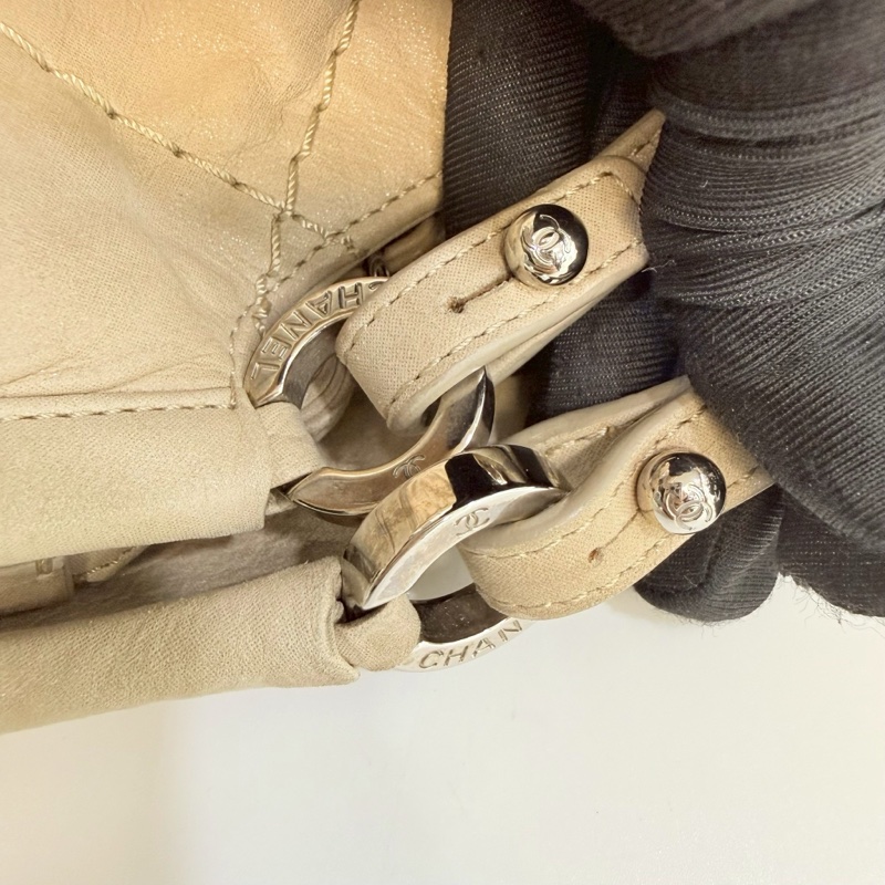 香奈兒CHANEL淺奶茶色鹿皮衍縫肩背/手提/斜背機場包 A67045-17