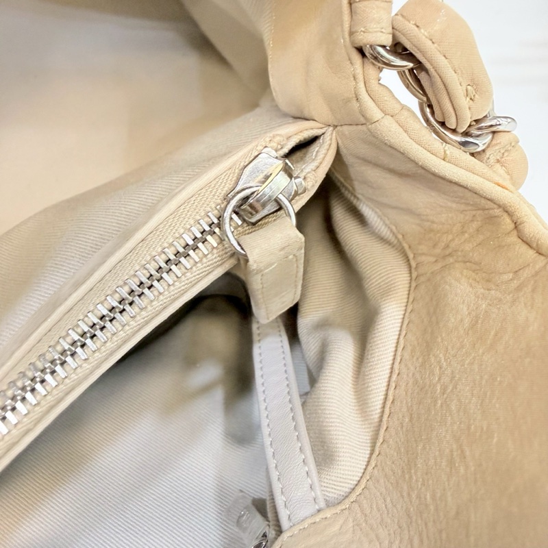 香奈兒CHANEL淺奶茶色鹿皮衍縫肩背/手提/斜背機場包 A67045-18