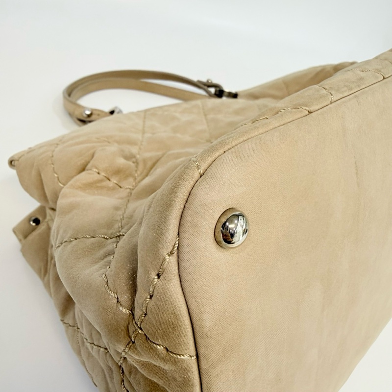 香奈兒CHANEL淺奶茶色鹿皮衍縫肩背/手提/斜背機場包 A67045-14