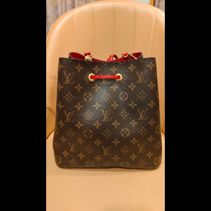 M44021 經典Neonoe系列Monogram帆布印花牛皮鑲飾束口斜背/肩背水桶包(紅色)-6