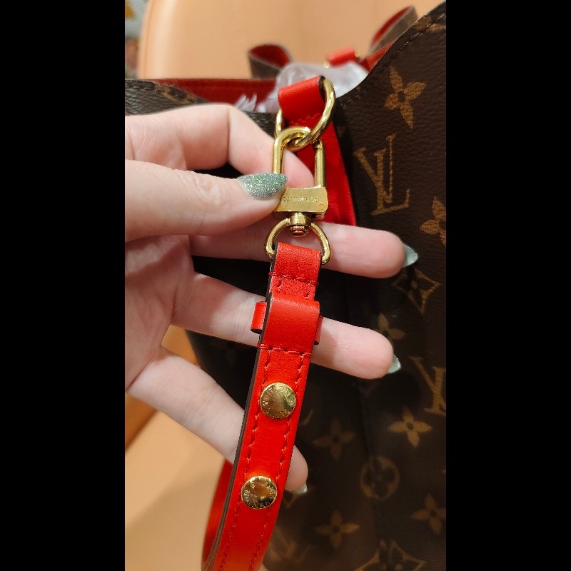 M44021 經典Neonoe系列Monogram帆布印花牛皮鑲飾束口斜背/肩背水桶包(紅色)-18