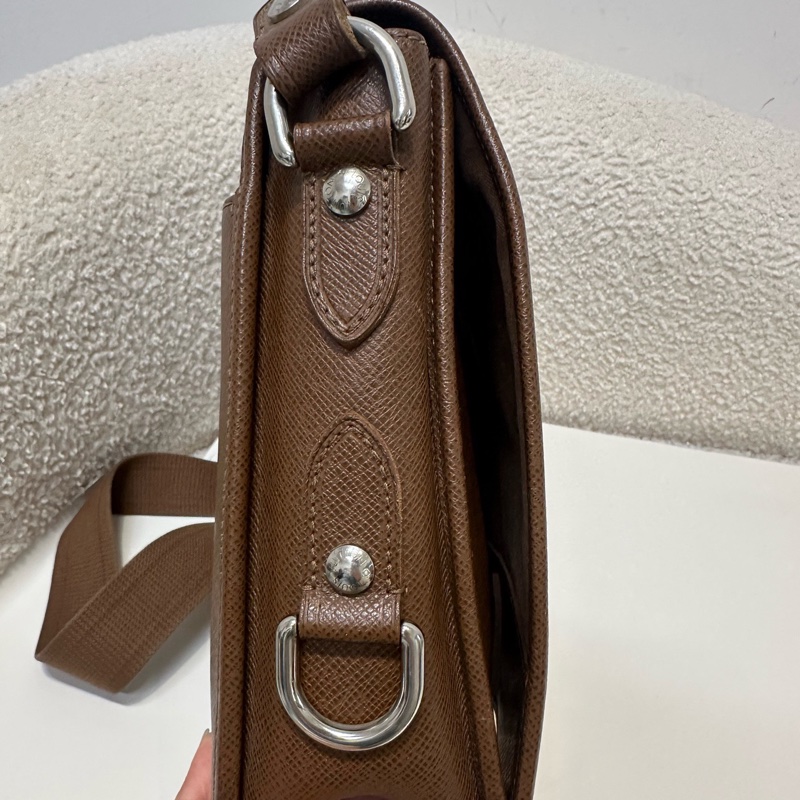 LV/路易威登 棕色單肩斜挎包 可調節肩帶 可單肩可斜挎 商務休閒都合適 尺寸:28×2-3