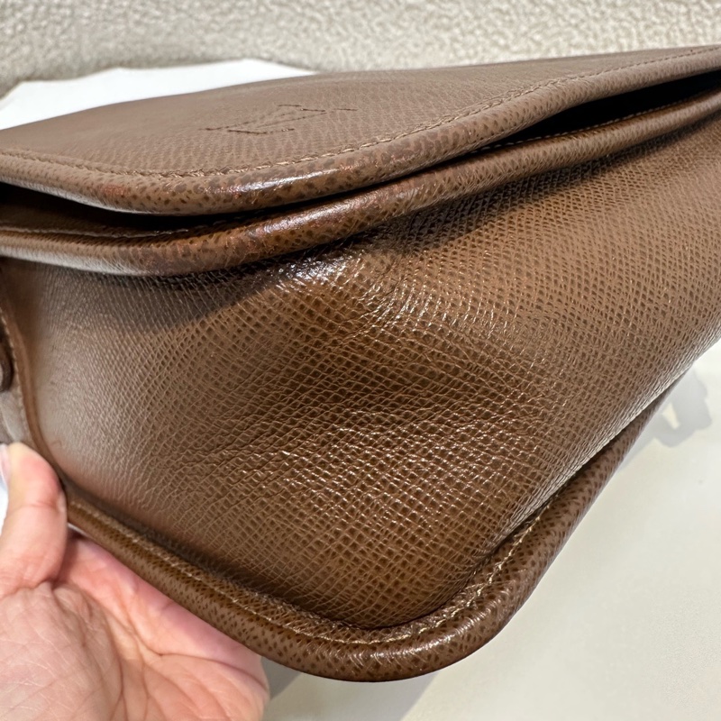 LV/路易威登 棕色單肩斜挎包 可調節肩帶 可單肩可斜挎 商務休閒都合適 尺寸:28×2-7