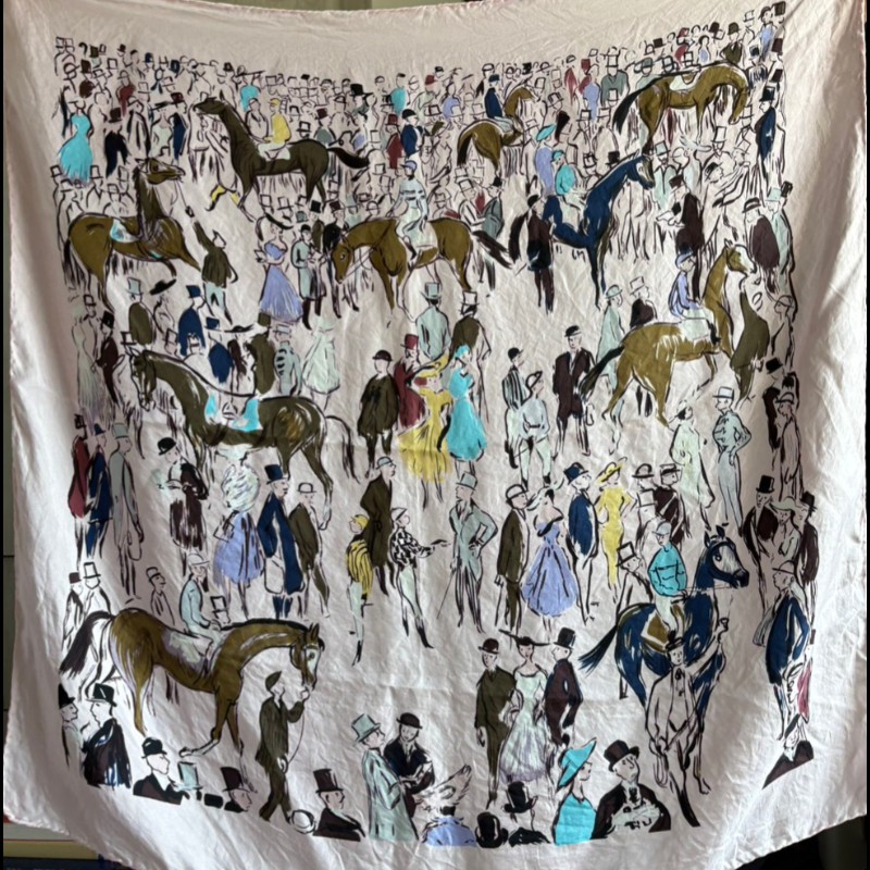 愛馬仕HERMES「遛馬場」純蠶絲圍巾，這款迷人的圍巾讓您散發內在優雅和從容自信。職人手工捲邊縫製而成，它可輕鬆搭配造型，適合各種場合。 法國製造。-2