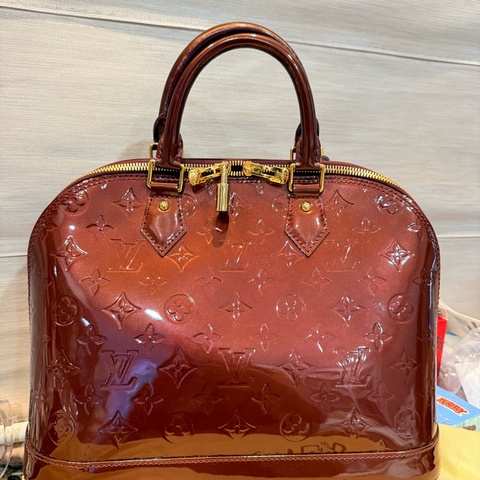 Louis Vuitton 酒紅色漆皮Alma