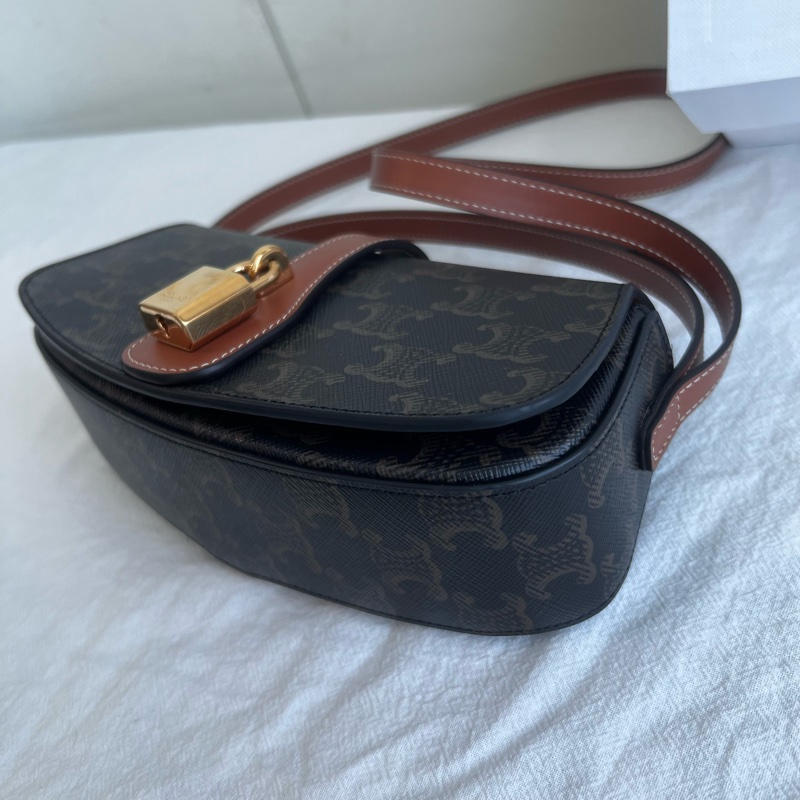 ෆ Celine Tabou Triomphe鎖頭包-7