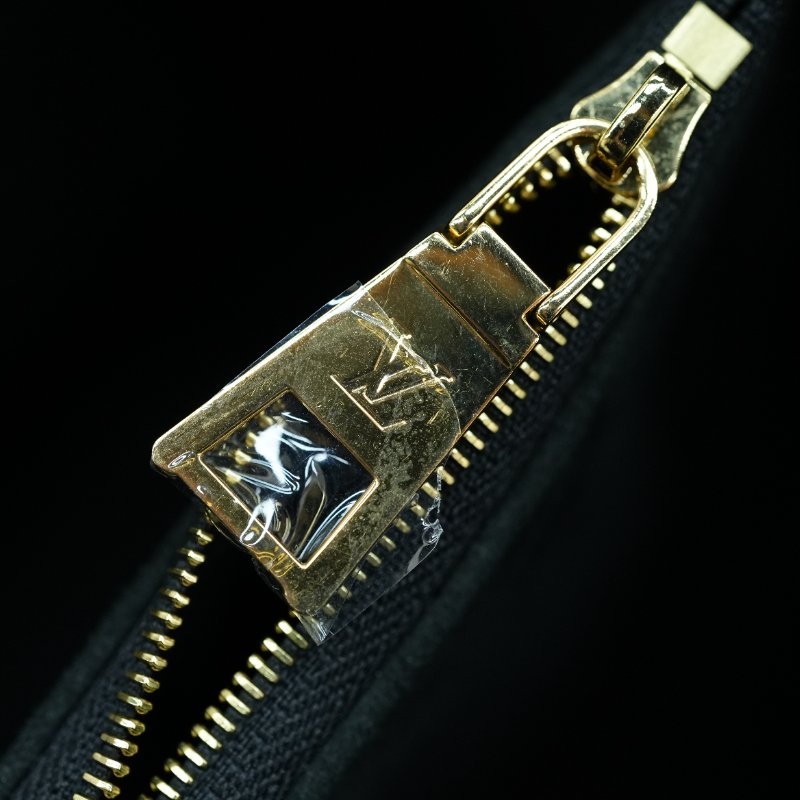 近全新 Louis Vuitton/路易威登 Babylon黑色壓紋牛皮托特 附原裝肩帶-10