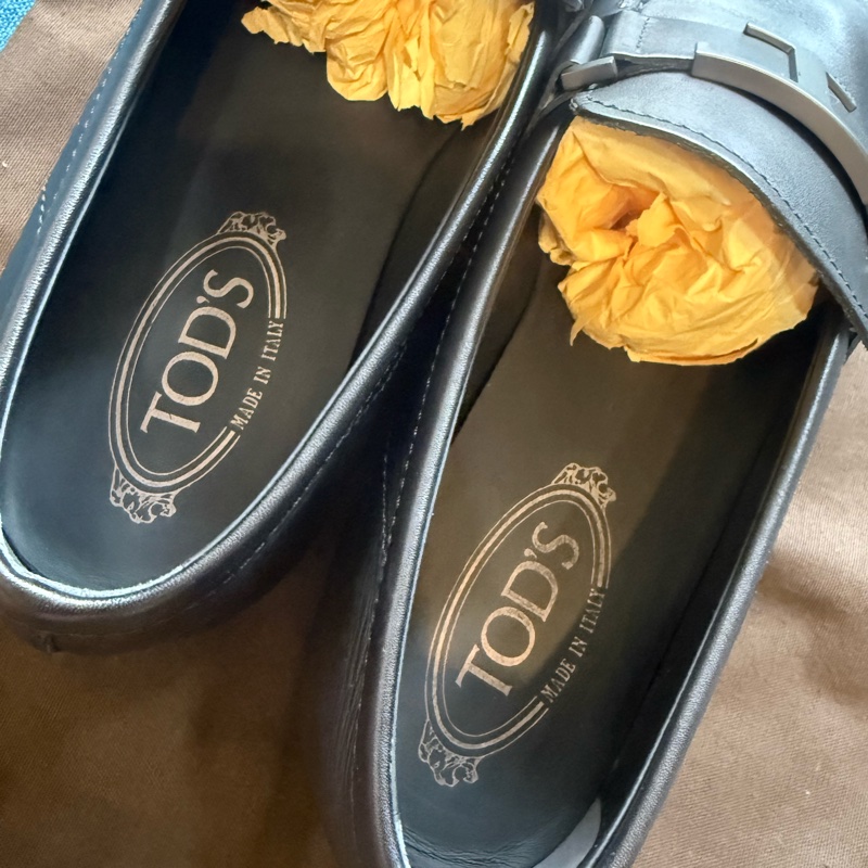 TOD’S經典T釦皮鞋-9