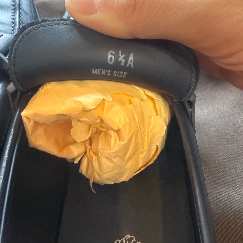 TOD’S經典T釦皮鞋-11