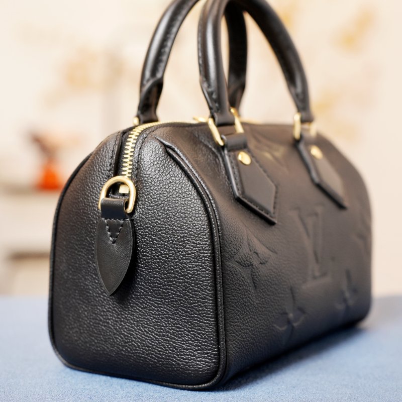 近全新 Louis Vuitton/路易威登 Speedy20 黑色壓紋牛皮斜挎包 芯片款-3