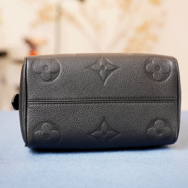 近全新 Louis Vuitton/路易威登 Speedy20 黑色壓紋牛皮斜挎包 芯片款-9