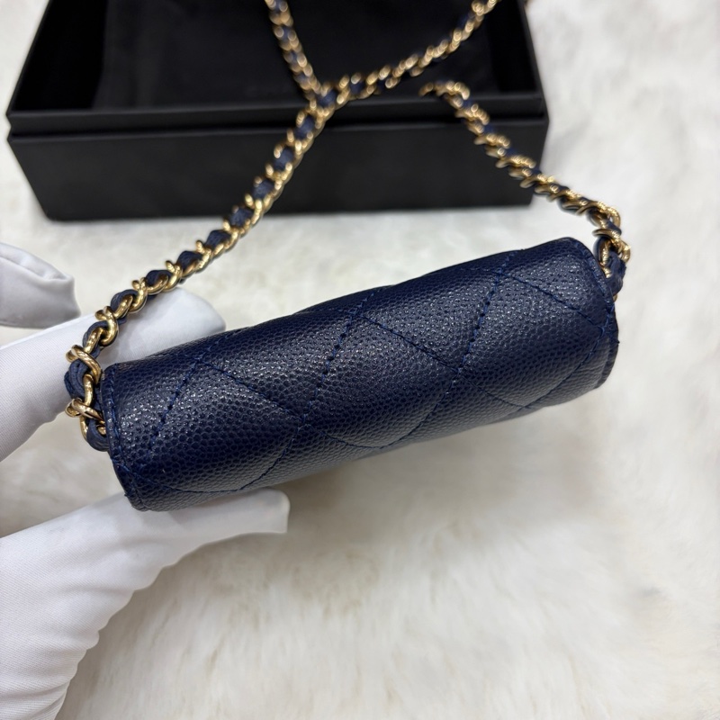 閒置新Chanel香奈兒 深藍色淡金扣荔枝牛皮鏈條斜挎包 mini小woc小卡包 附件：防塵袋 盒子。-5