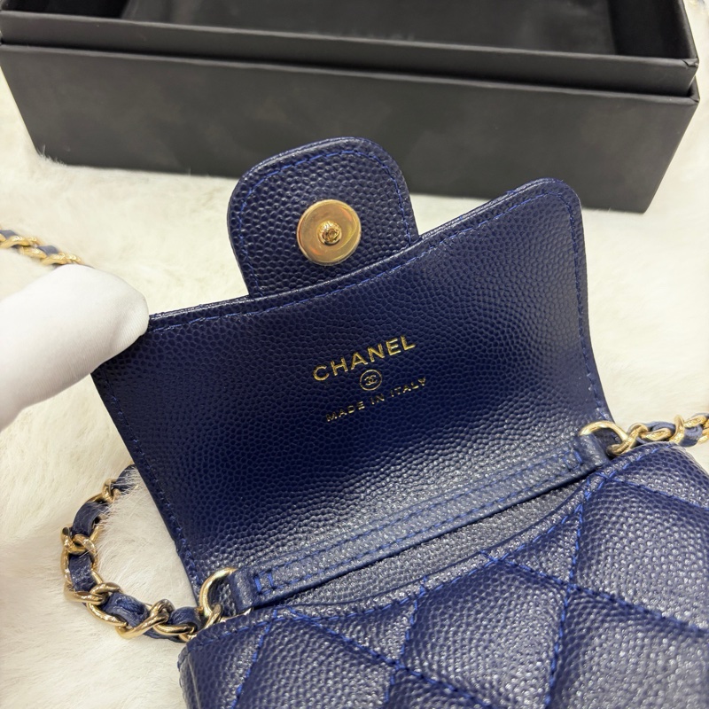 閒置新Chanel香奈兒 深藍色淡金扣荔枝牛皮鏈條斜挎包 mini小woc小卡包 附件：防塵袋 盒子。-6