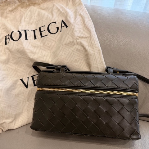 BV Bang Bang Vanity Case 卡其綠 Loro piana平替