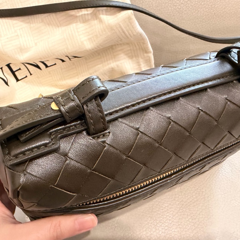 BV Bang Bang Vanity Case 卡其綠 化妝包 Loro piana平替-12
