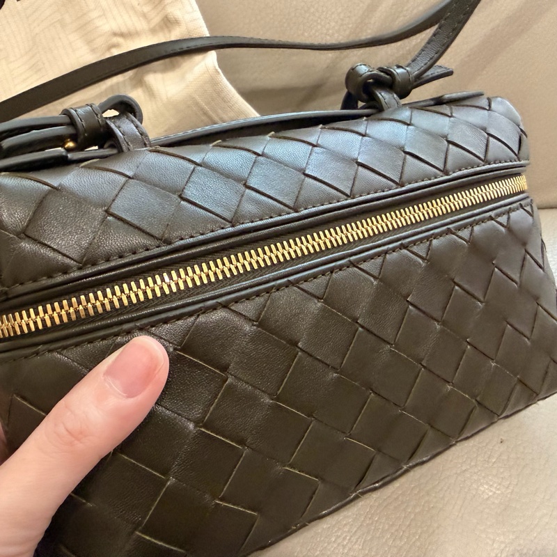 BV Bang Bang Vanity Case 卡其綠 化妝包 Loro piana平替-13