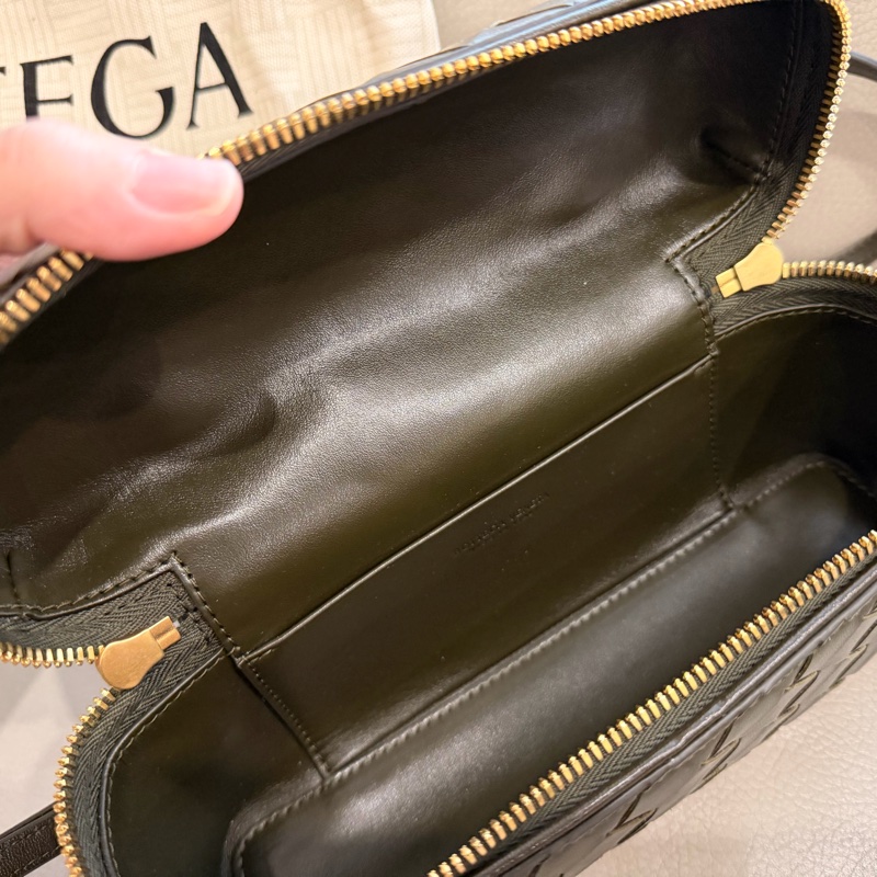 BV Bang Bang Vanity Case 卡其綠 化妝包 Loro piana平替-15