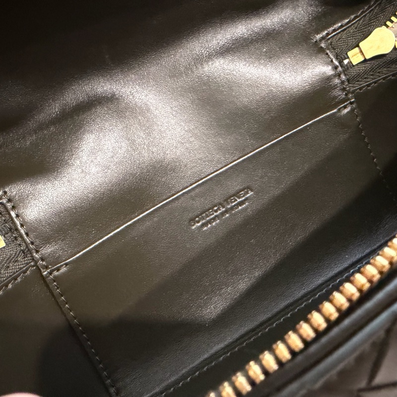 BV Bang Bang Vanity Case 卡其綠 化妝包 Loro piana平替-17